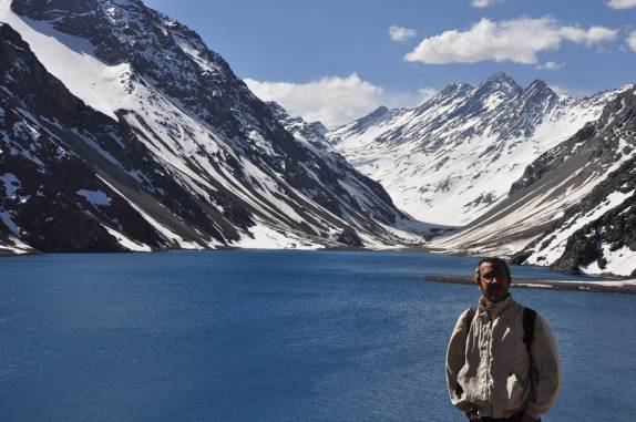 A magnífica paisagem da estação de esqui de Portillo, próximo ao Paso Cristo Redentor, entre Argentina e Chile